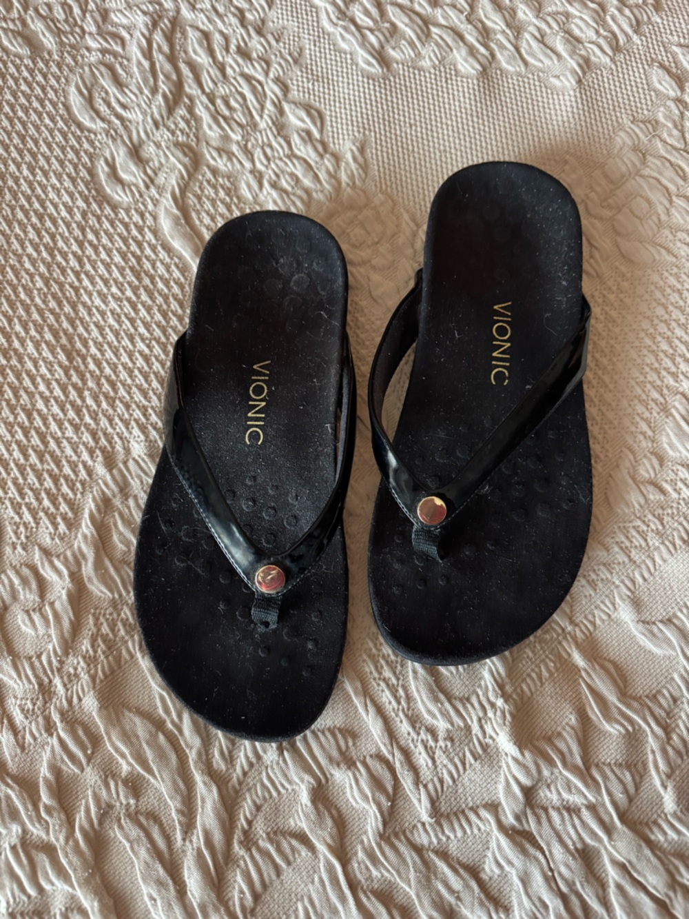 Vionic Black Women's Thong Sandals with Subtle Gold Accent